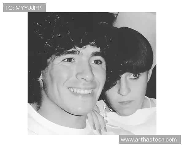 足球明星意外曝光私人生活引发热议公众对露鸟照片的反应与讨论 足球明星意外曝光私人生活引发热议公众对露鸟照片的反应与讨论